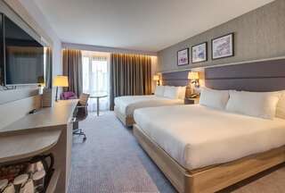 Отель Hilton Garden Inn Dublin Custom House Дублин Номер Делюкс с 2 кроватями размера «queen-size»-3