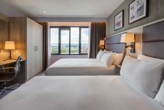 Отель Hilton Garden Inn Dublin Custom House Дублин Двухместный номер Делюкс с 2 отдельными кроватями-1