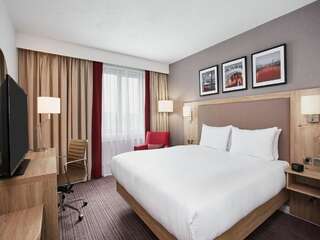 Отель Hilton Garden Inn Dublin Custom House Дублин Номер с кроватью размера «king-size»-5